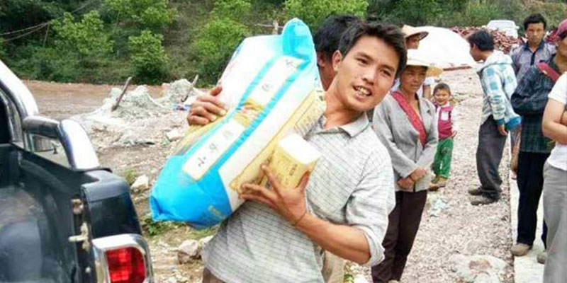 援助中缅边界难民、流民及云南流浪狗收养站